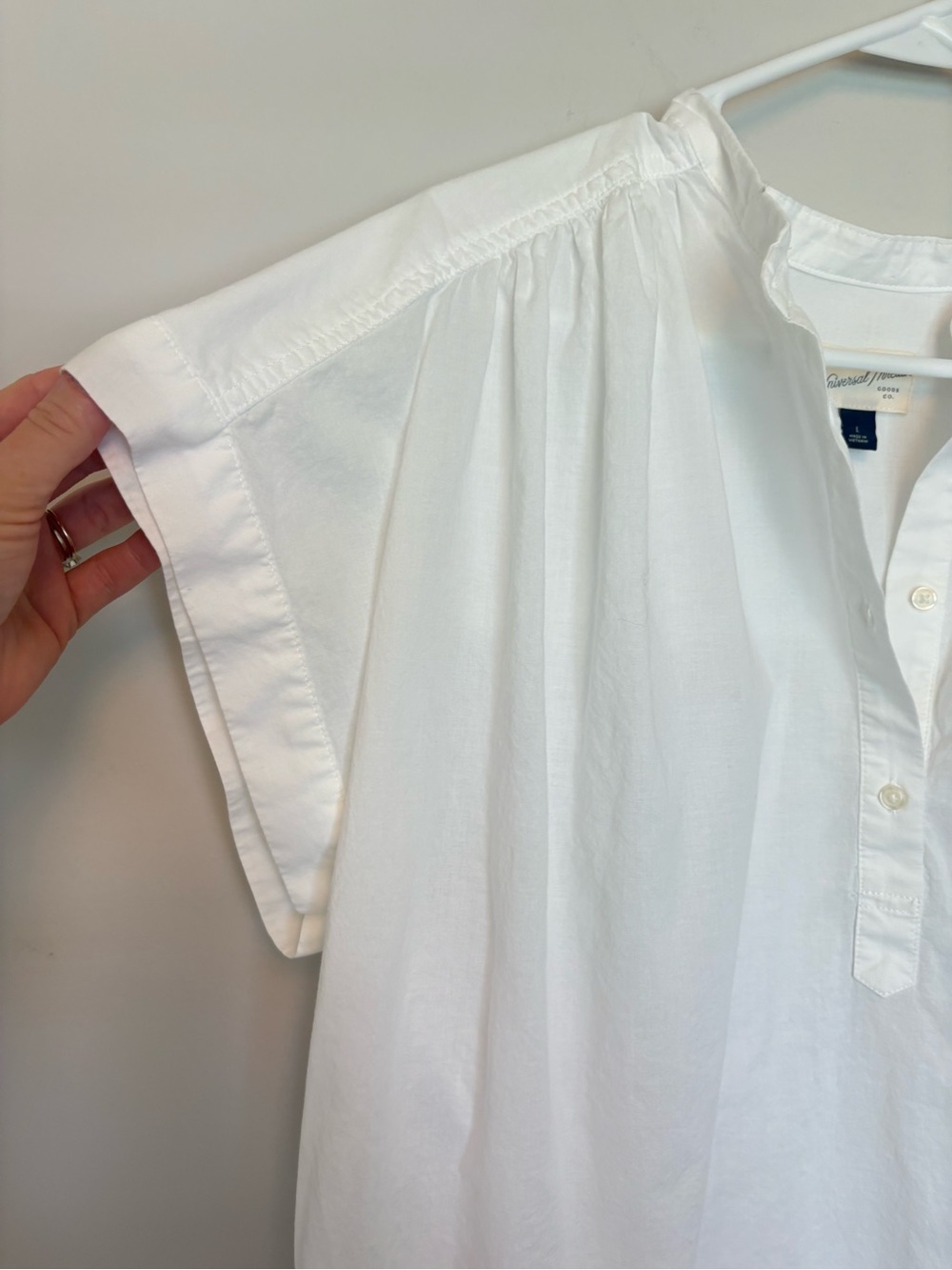Universal Thread Women’s White Blouse Short Sleeve Button Front Cotton Top Sz L - Picture 5 of 10